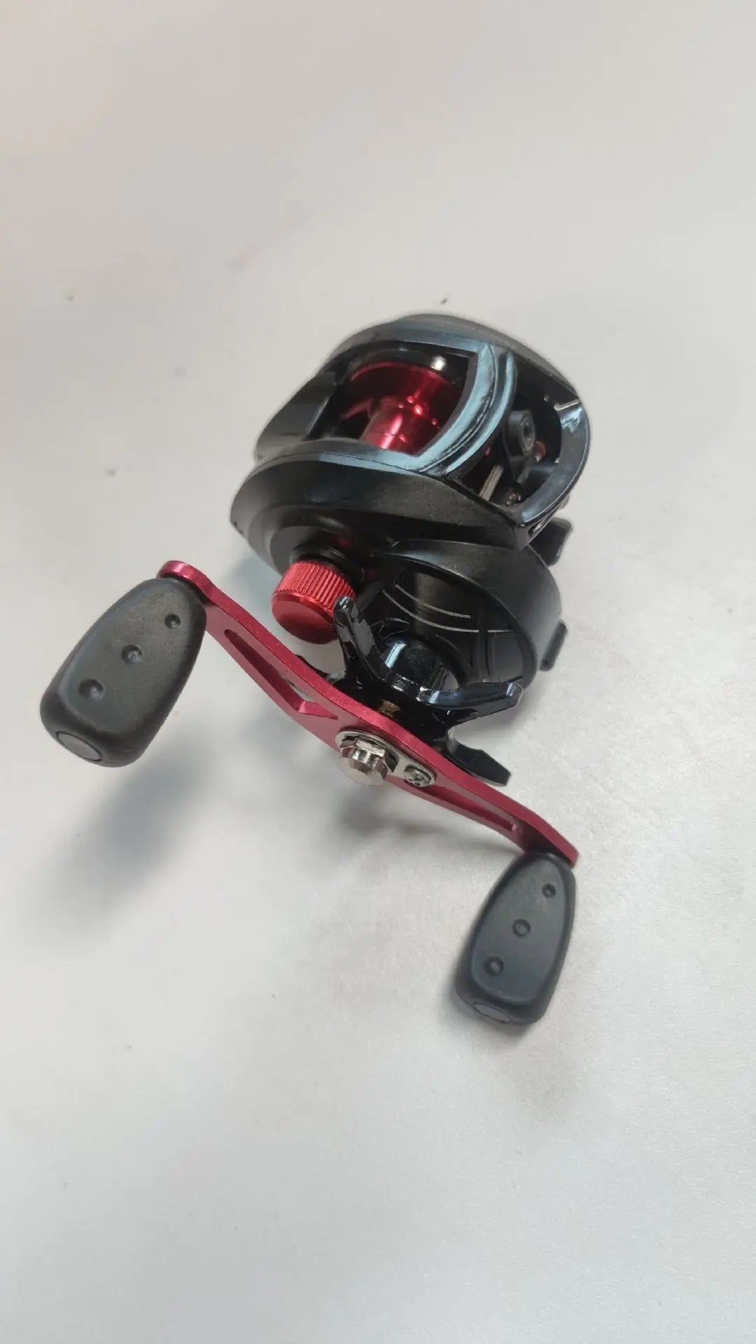 Lightweight Fishing Reel with Turbo Brake System